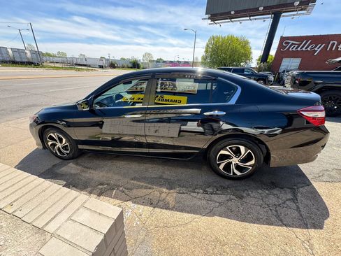 Used 2017 Honda Accord LX image 6