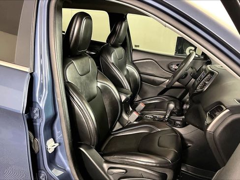 Used 2020 Jeep Cherokee Latitude Plus image 9