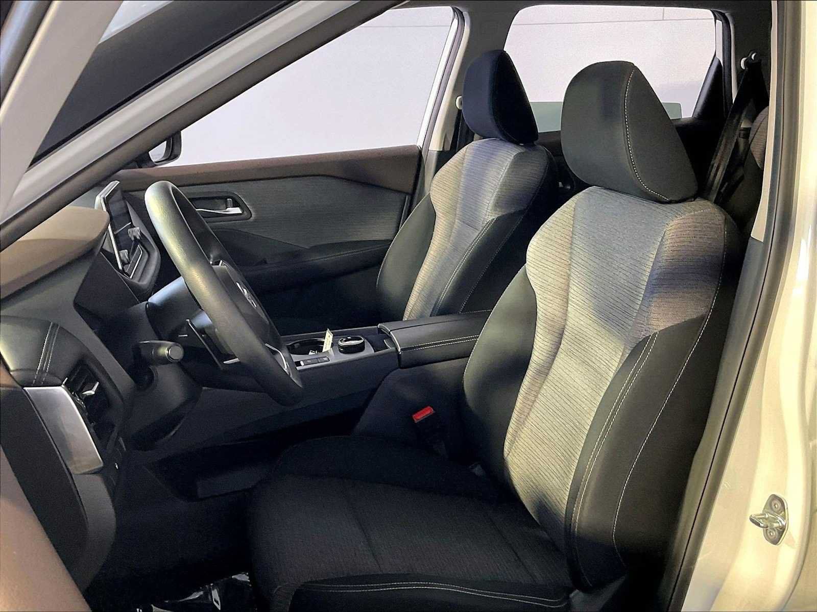 Used 2021 Nissan Rogue SV AWD/4WD image 5