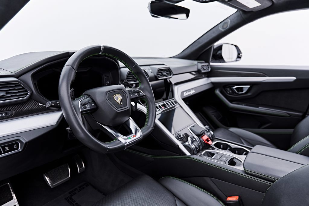 Used 2021 Lamborghini Urus AWD/4WD image 2