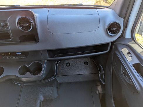 Used 2019 Mercedes-Benz Sprinter 144 image 24