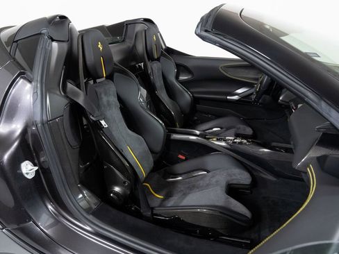 Used 2022 Ferrari SF90 Spider image 43