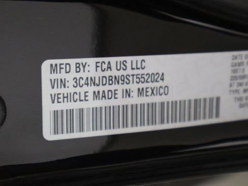 Used 2025 Jeep Compass Latitude w/ Altitude Special Edition AWD/4WD image 17