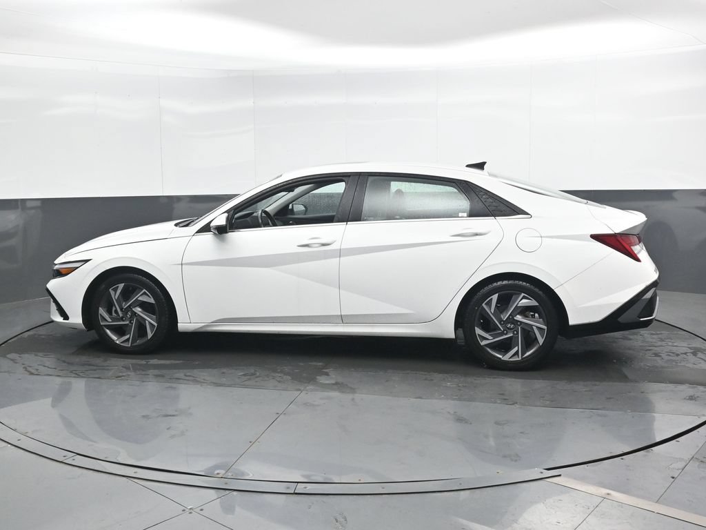 Used 2024 Hyundai Elantra Limited FWD image 9