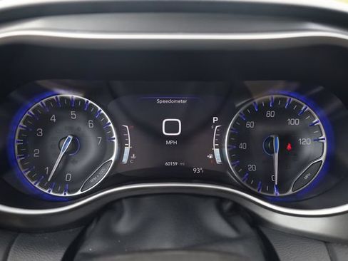 Used 2024 Chrysler Pacifica Touring-L FWD image 20