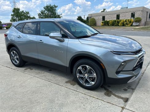 Used 2025 Chevrolet Blazer LT FWD image 8