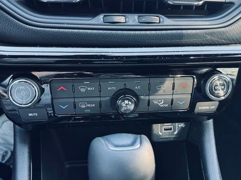 New 2026 Jeep Compass Limited image 30