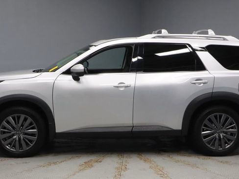 Certified 2023 Nissan Pathfinder SL w/ SL Premium Package AWD/4WD image 9