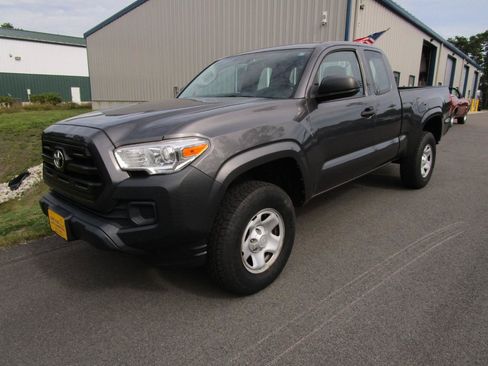 Used 2016 Toyota Tacoma SR AWD/4WD image 8