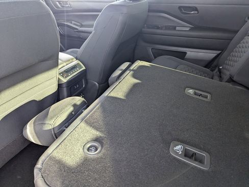 Certified 2024 Nissan Pathfinder SV w/ Lighting Package (N92) image 15