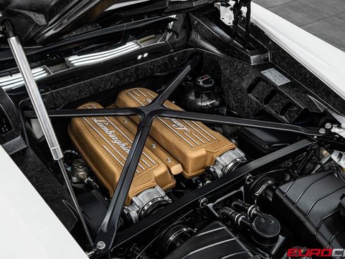 Used 2018 Lamborghini Huracan image 20