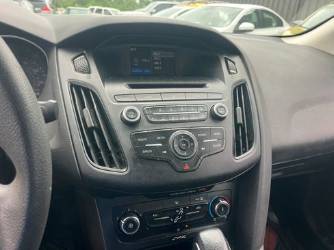 Used 2017 Ford Focus SE FWD image 17