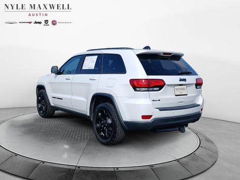 Used 2019 Jeep Grand Cherokee Laredo AWD/4WD image 14