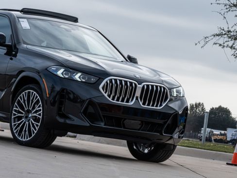New 2026 BMW X6 xDrive40i w/ Premium Package image 5