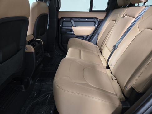 Used 2025 Land Rover Defender 110 S image 13