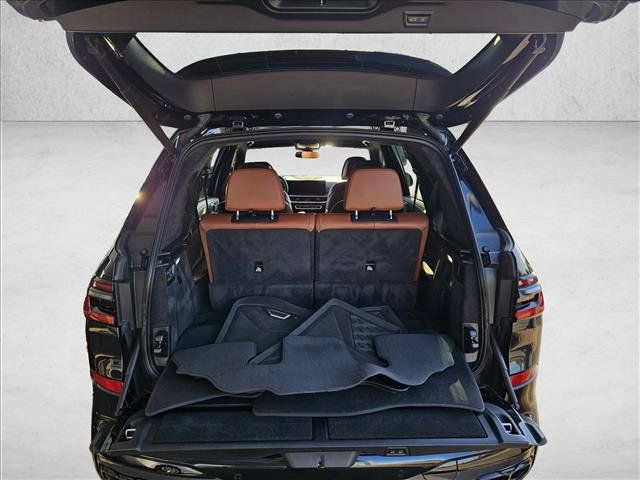 Used 2025 BMW X7 M60i AWD/4WD image 25
