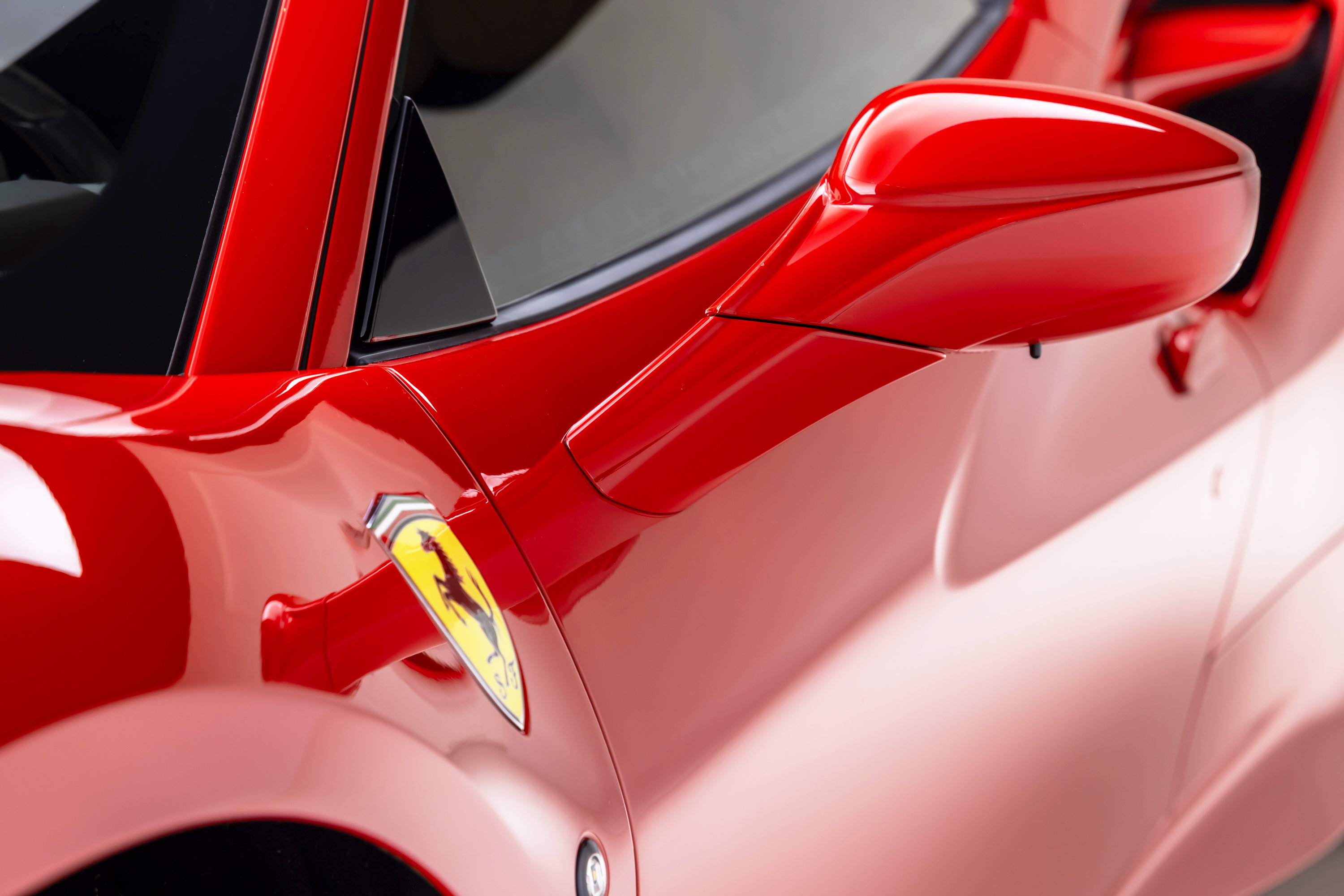 Certified 2020 Ferrari F8 Tributo RWD image 32
