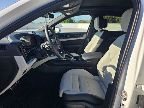 Used 2025 Porsche Cayenne S image 20