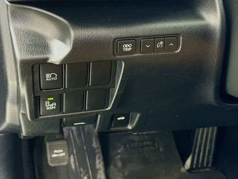 Used 2019 Lexus IS 300 AWD image 10