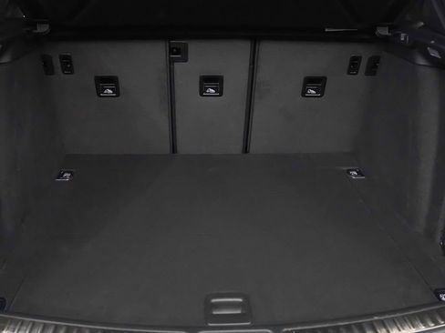 Certified 2026 Porsche Macan AWD/4WD image 13