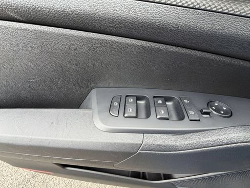 Used 2025 Kia Sportage LX FWD image 18