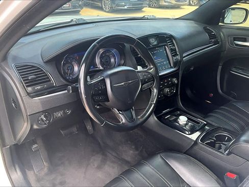Used 2018 Chrysler 300 S w/ 300S Premium Group RWD image 17