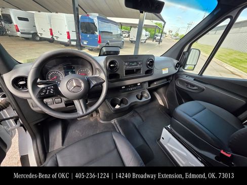 Used 2025 Mercedes-Benz Sprinter 2500 image 10