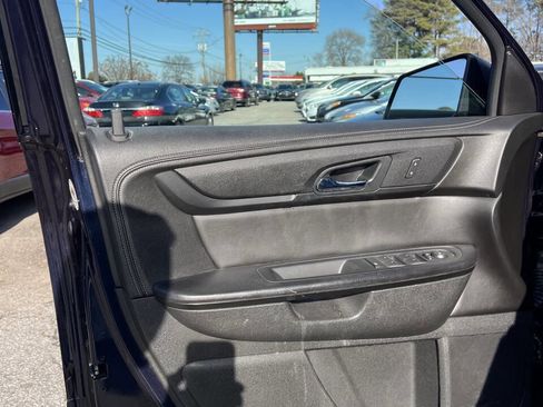 Used 2015 GMC Acadia SLE image 12