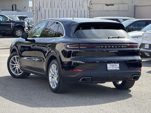Used 2024 Porsche Cayenne AWD/4WD image 7