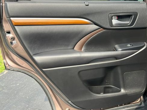 Used 2018 Toyota Highlander Limited AWD/4WD image 43