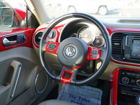 Used 2019 Volkswagen Beetle 2.0T SE FWD image 18