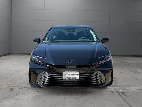 Used 2026 Toyota Camry XLE w/ Premium Package AWD/4WD image 8