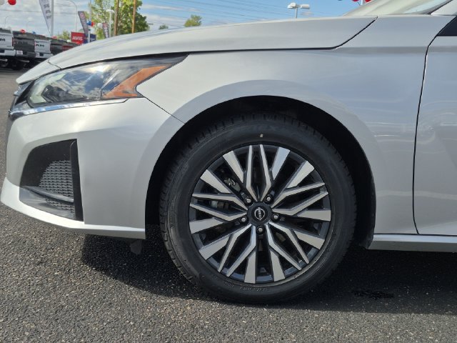Used 2025 Nissan Altima 2.5 SV AWD/4WD image 8
