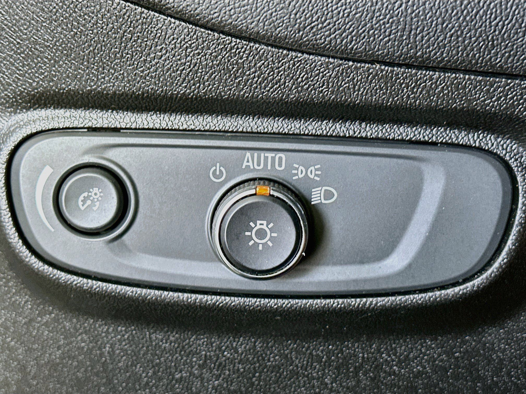 Used 2019 Chevrolet Equinox LT FWD image 17