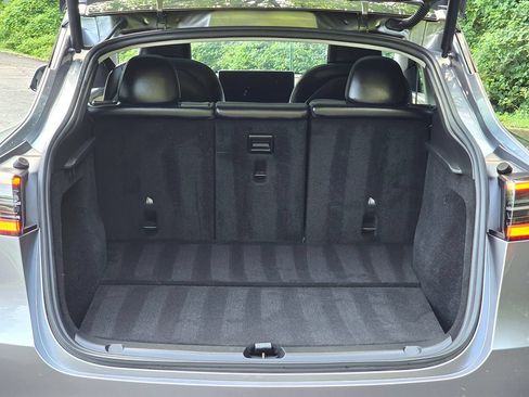 Used 2025 Tesla Model Y Long Range RWD image 59