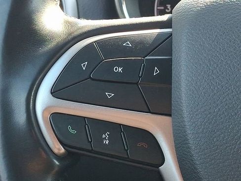 Used 2021 Jeep Grand Cherokee Laredo image 21