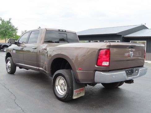 Used 2018 RAM 3500 SLT w/ Luxury Group AWD/4WD image 4