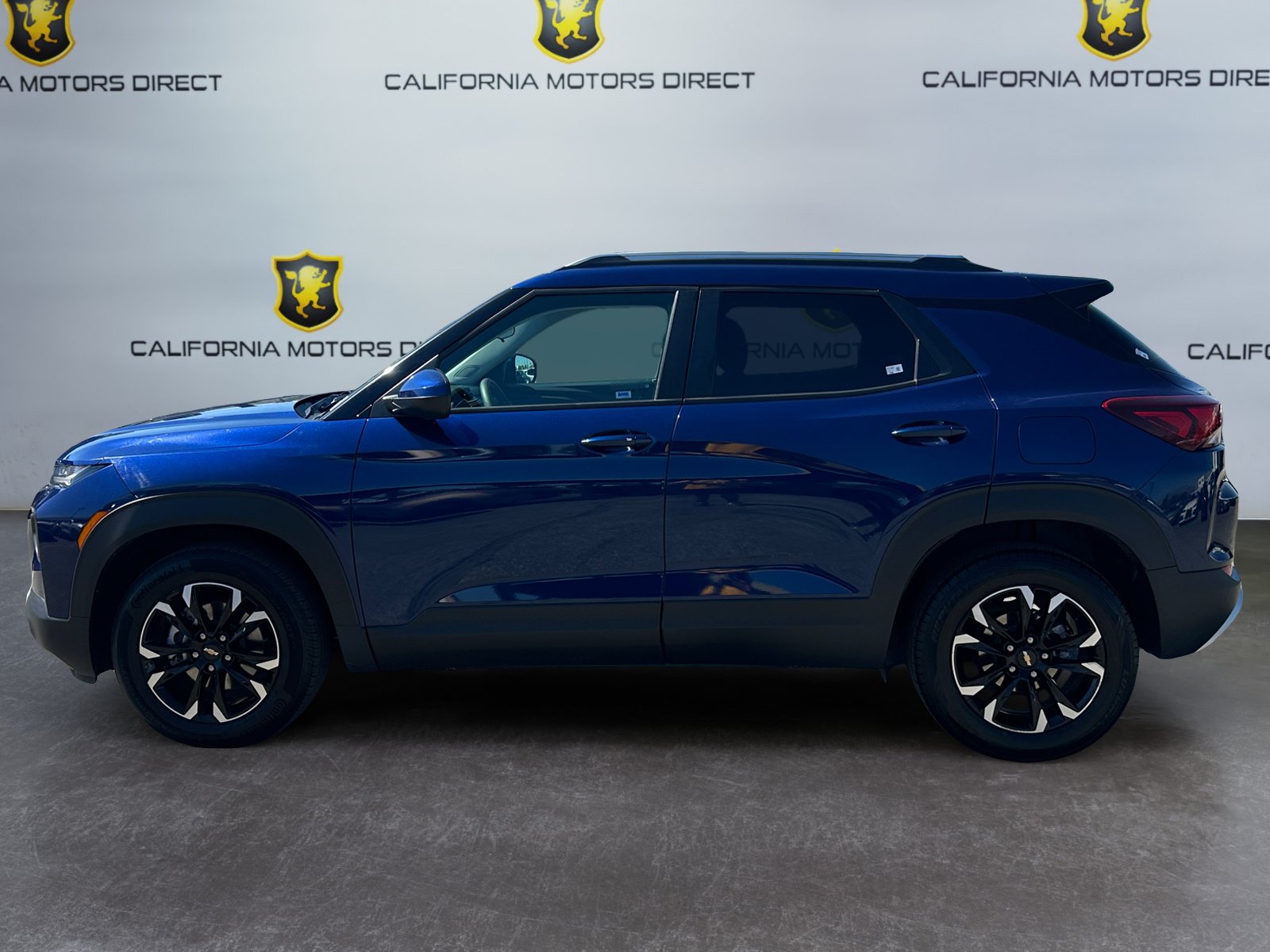 Used 2023 Chevrolet TrailBlazer LT FWD image 2