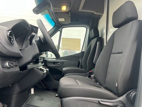 Used 2024 Mercedes-Benz Sprinter 4500 image 12