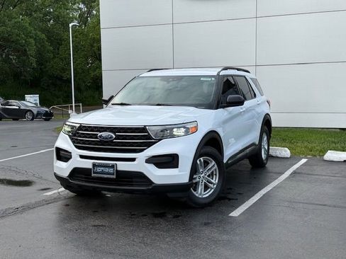 Used 2020 Ford Explorer XLT w/ Class III Trailer Tow Package AWD/4WD image 2