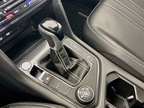 Used 2024 Volkswagen Tiguan SE R-Line AWD/4WD image 17