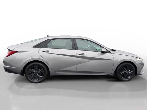 Used 2023 Hyundai Elantra Blue image 6