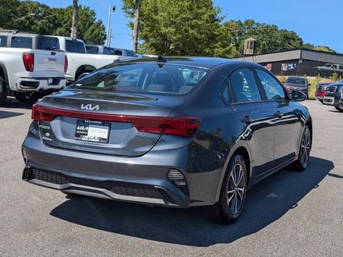 Used 2024 Kia Forte LXS w/ LXS Technology Package FWD image 6