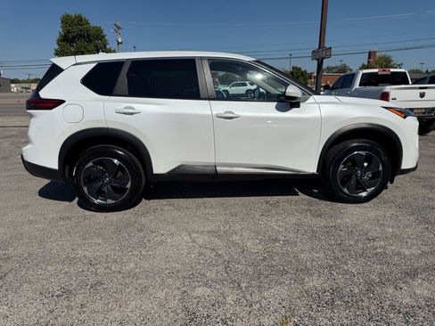 Used 2024 Nissan Rogue SV AWD/4WD image 8