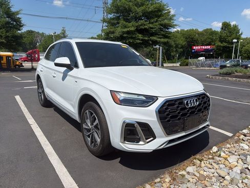 Used 2024 Audi Q5 2.0T Premium w/ Convenience Package AWD/4WD image 2