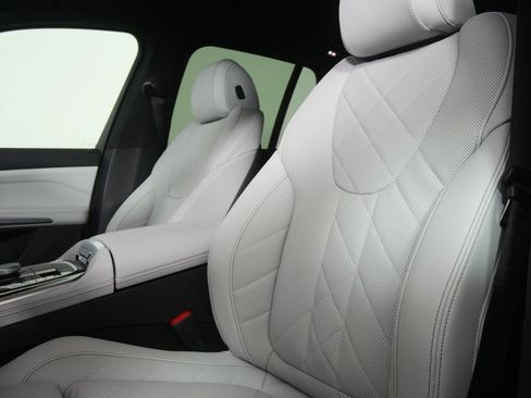 Used 2026 BMW X5 xDrive40i w/ M Sport Package AWD/4WD image 11