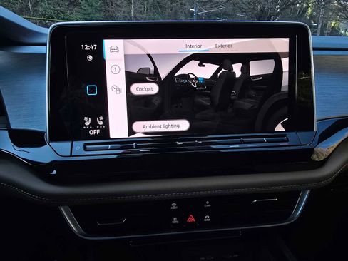 Used 2024 Volkswagen Atlas Cross Sport SE image 30