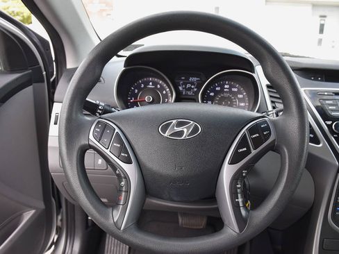 Used 2015 Hyundai Elantra SE w/ Option Group 02 FWD image 19
