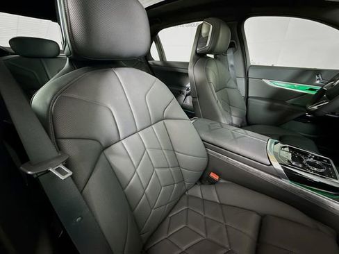 Used 2025 BMW 760i xDrive image 29