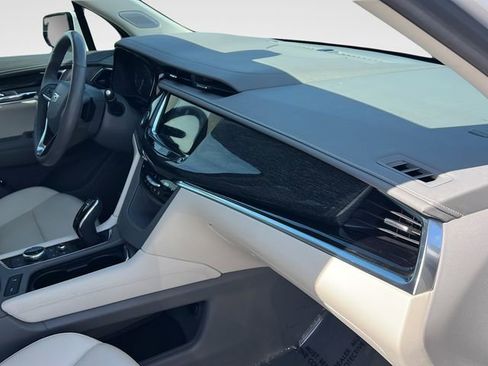 Used 2021 Cadillac XT6 Premium Luxury FWD image 25